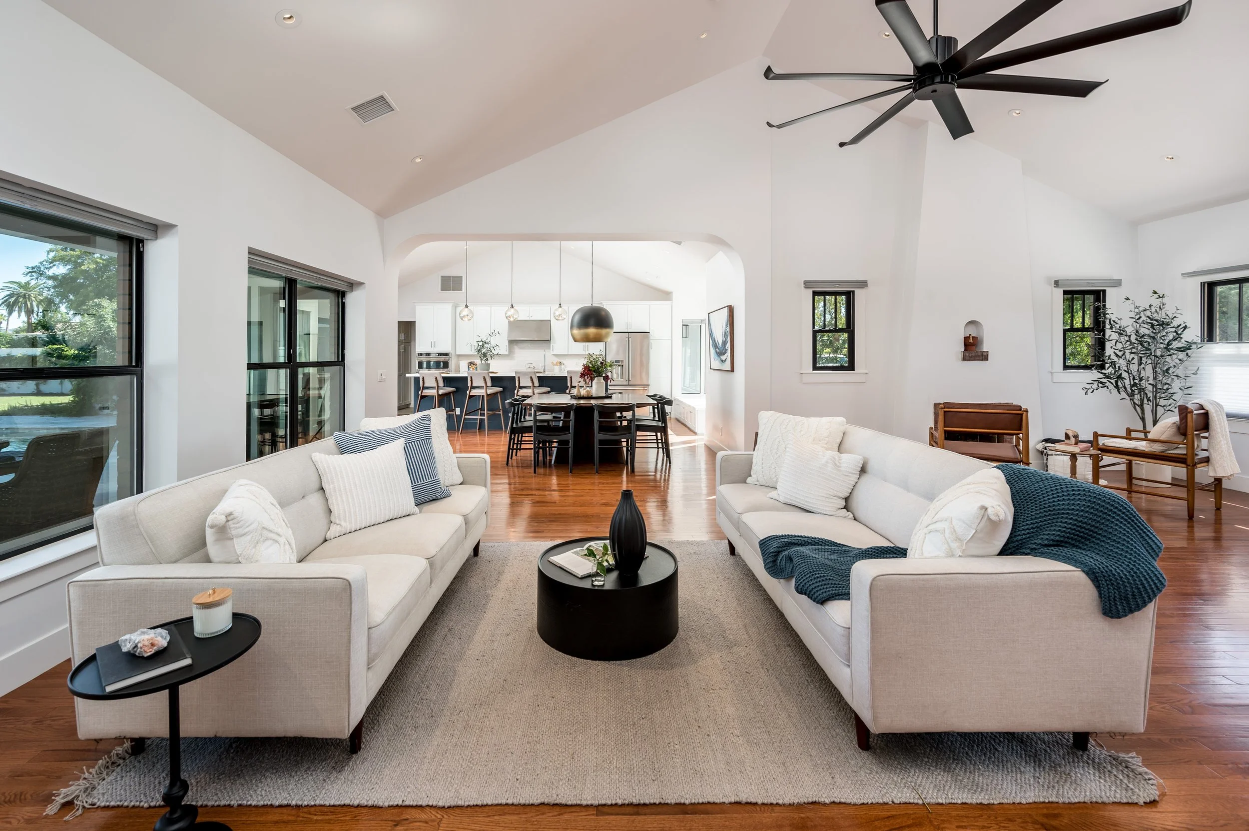 3-38 W Medlock Dr --- High Res-11 copy.jpg