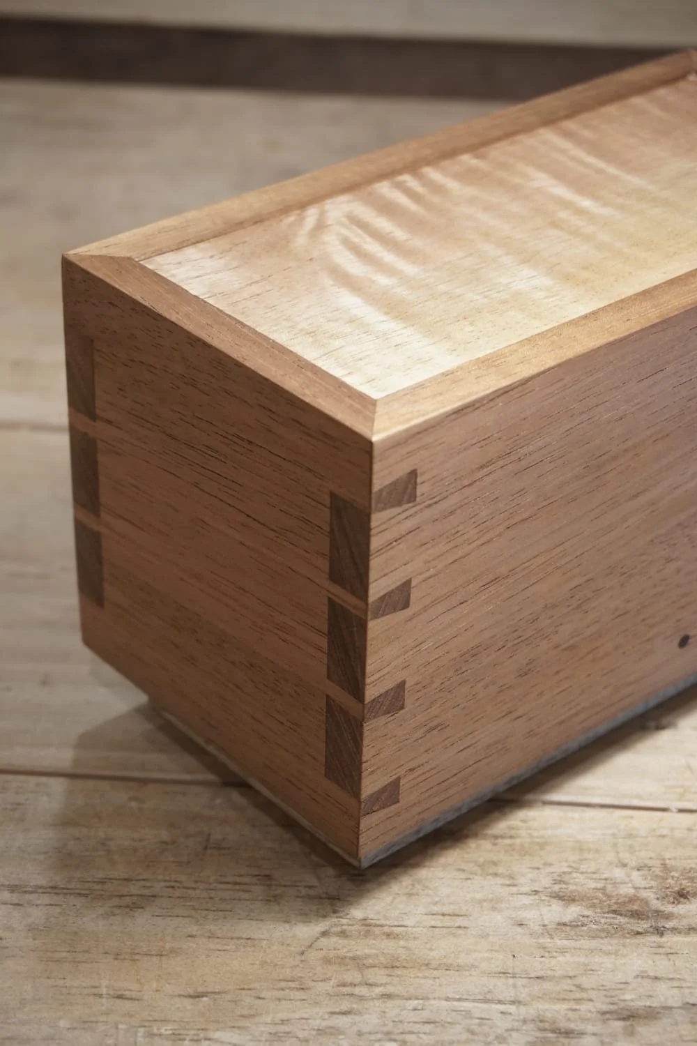 Fabrica una caja con colas de milano · Hernán Costa