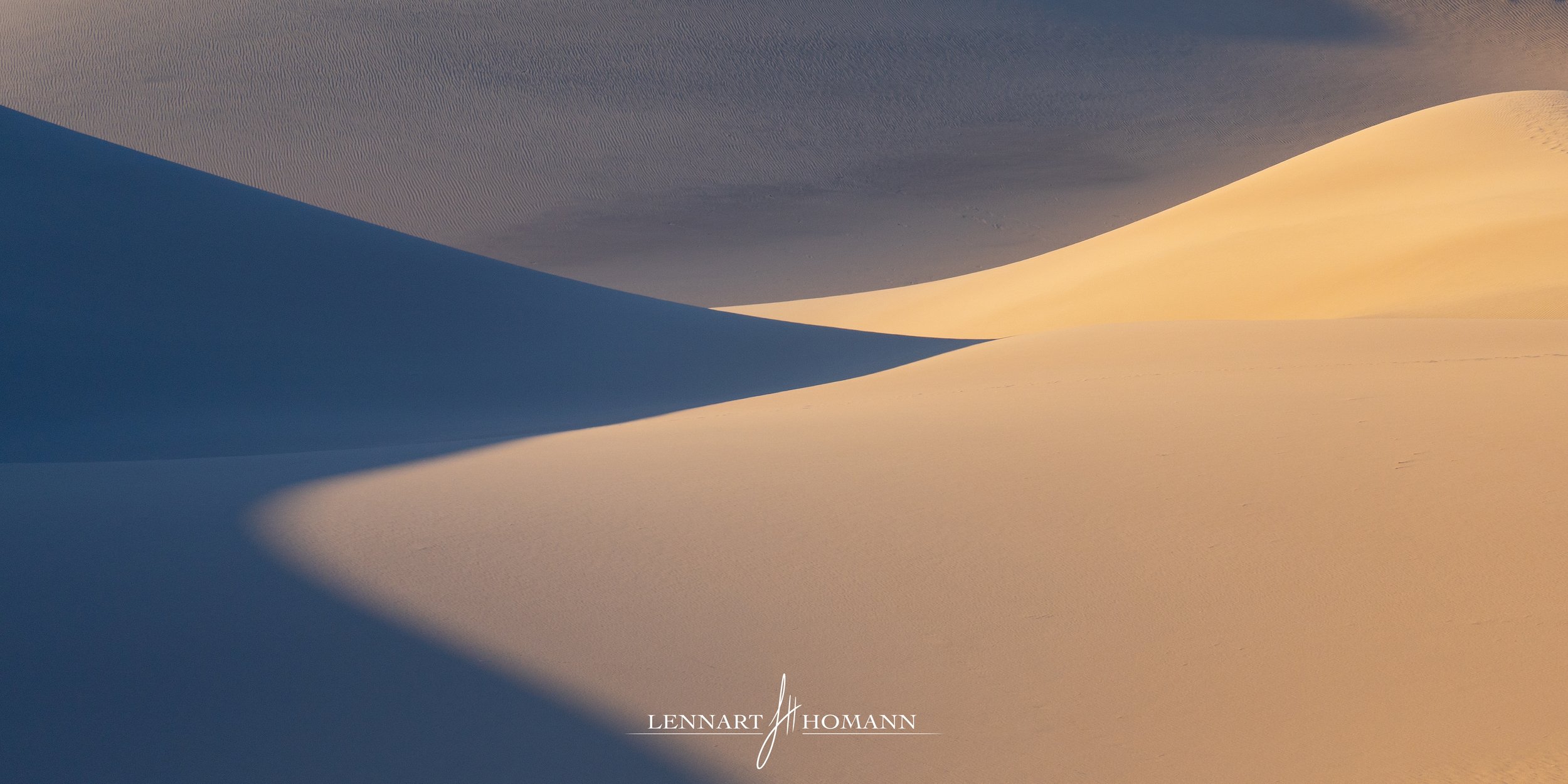 Sand dunes Minimal 3 LOGO.jpg
