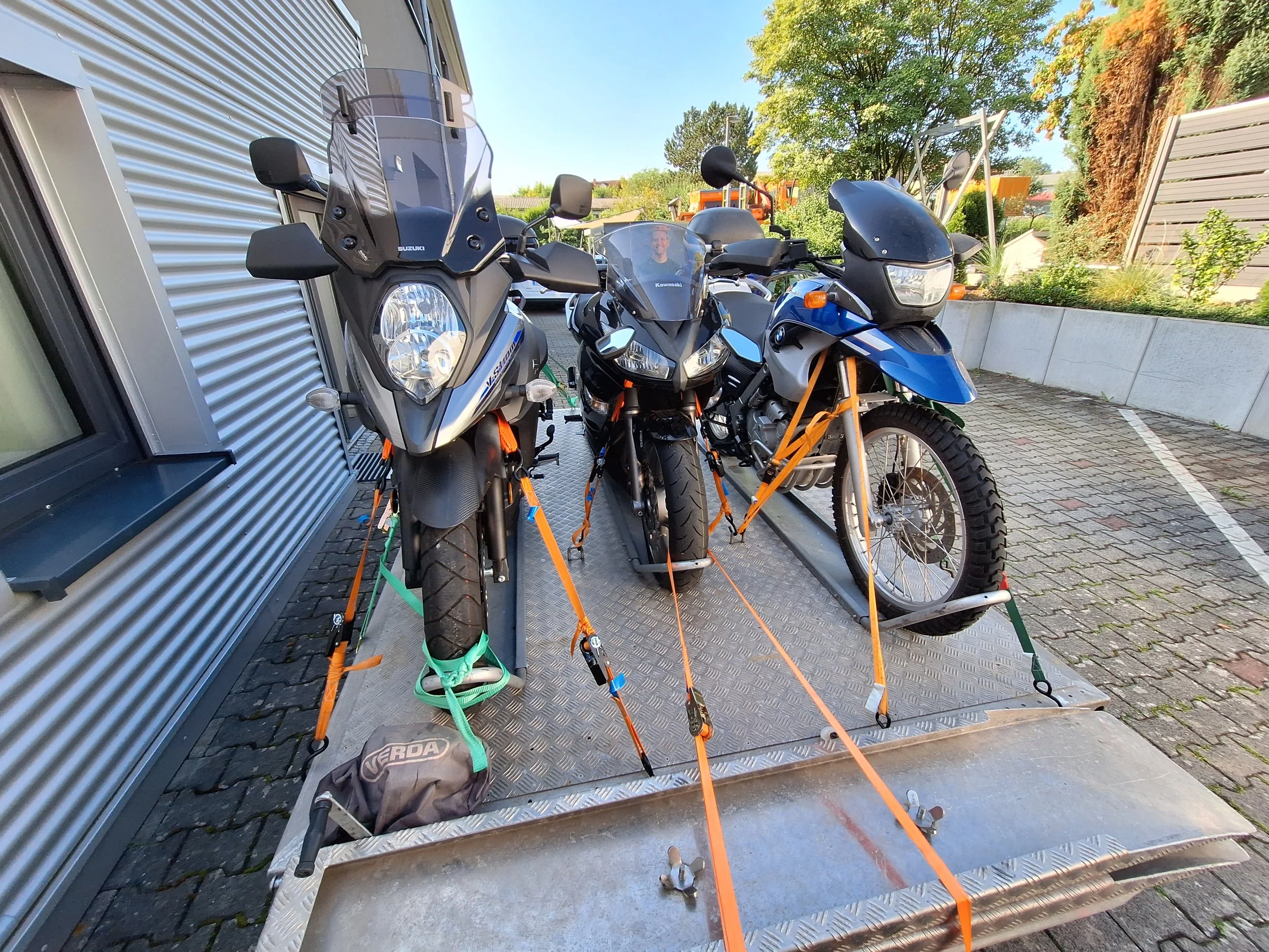 Motorradanhänger und Kleinwagentransporter mieten in Friedberg und Umgebung