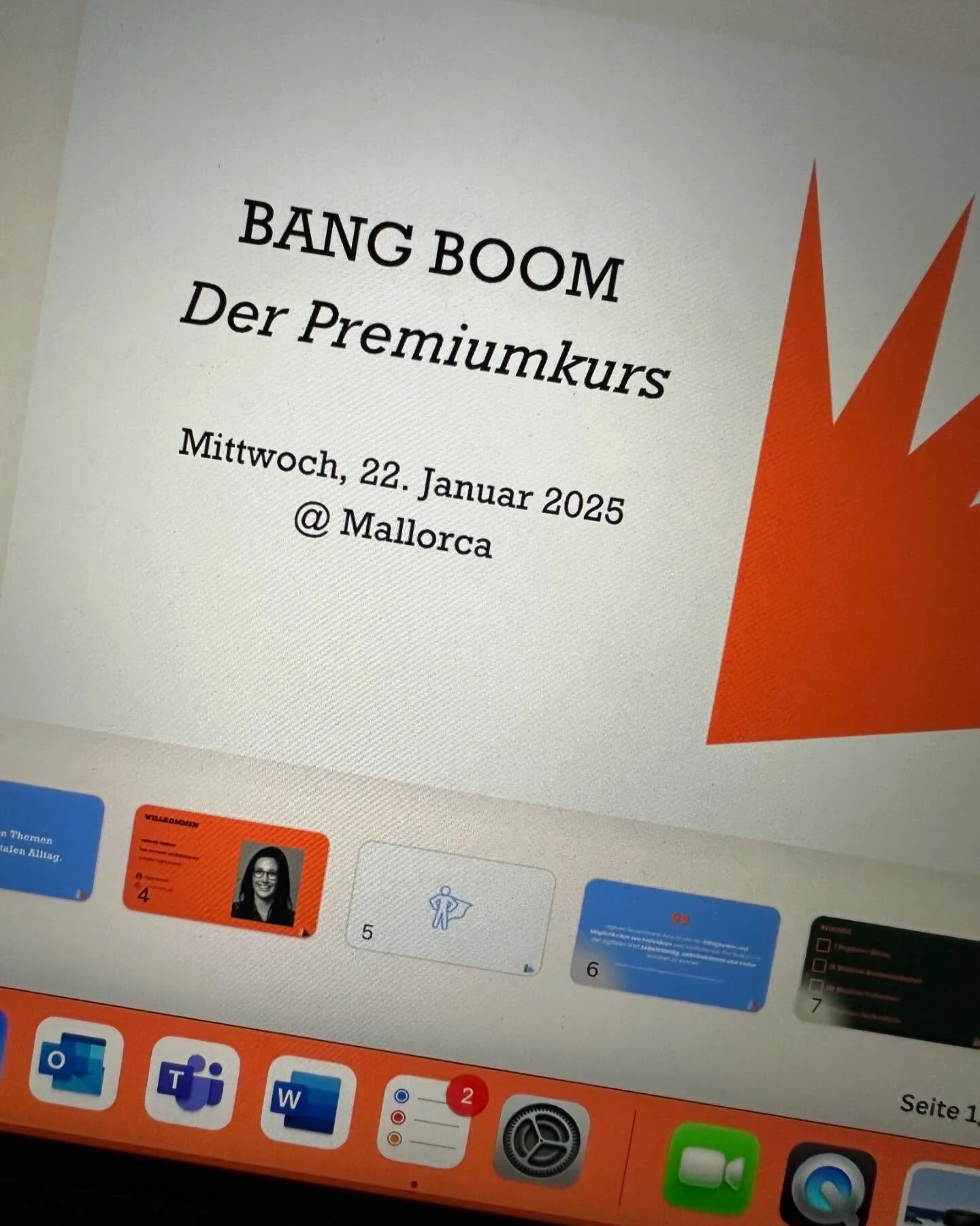 👩&zwj;💻Vorbereitung f&uuml;r den n&auml;chsten Kurs &hellip; dieses Mal an einem besonders sch&ouml;nen Ort

🥰 Freue mich sehr, das Digital Boomer-Wissen auch au&szlig;erhalb Deutschlands teilen zu d&uuml;rfen

🧡 Happy Weekend 

#digitalboomer #d
