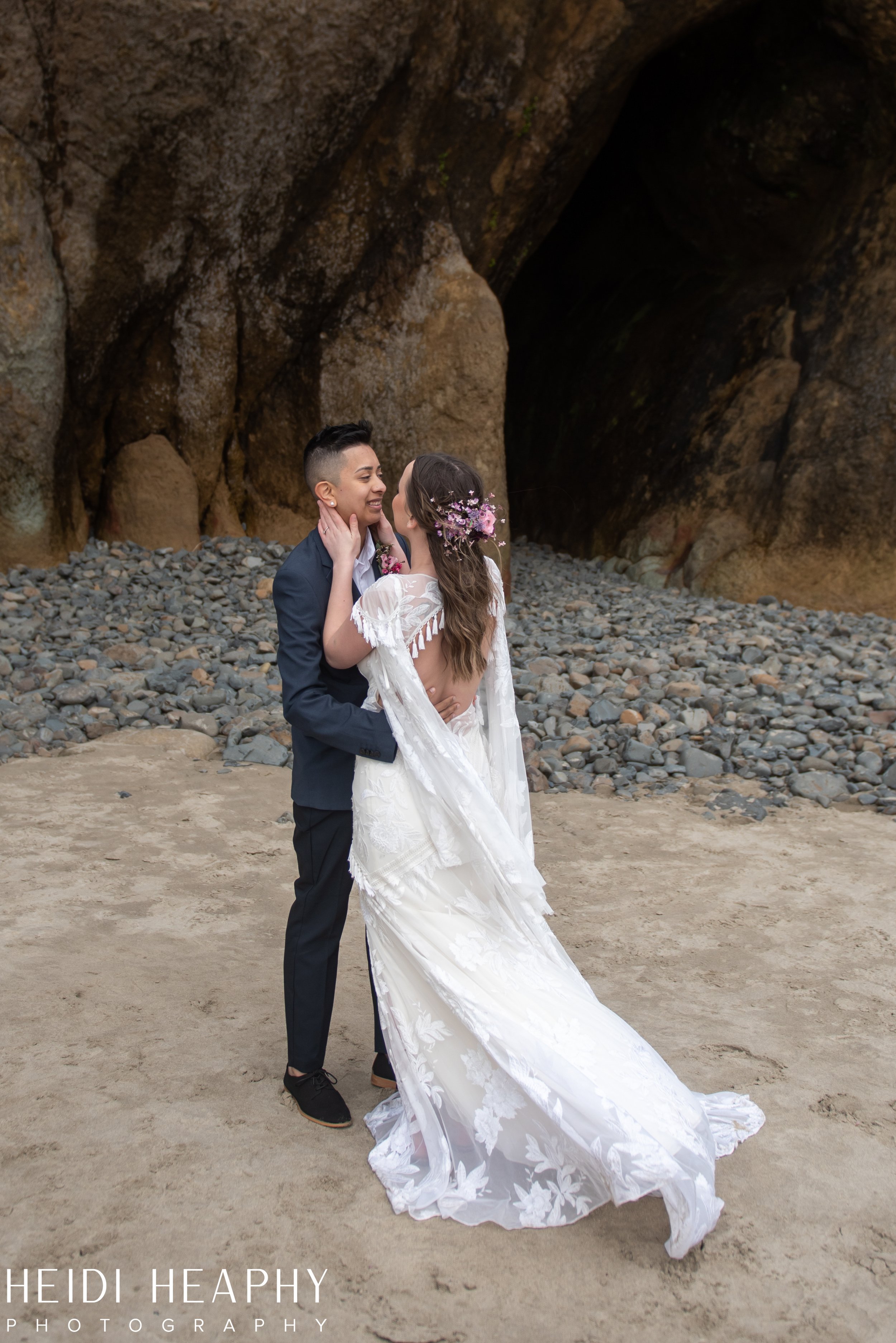 Oregon Coast Elopement, Oregon Coast Wedding, Oregon Coast Photographer, Cannon Beach Wedding, Heidi Heaphy Photography_13.jpg