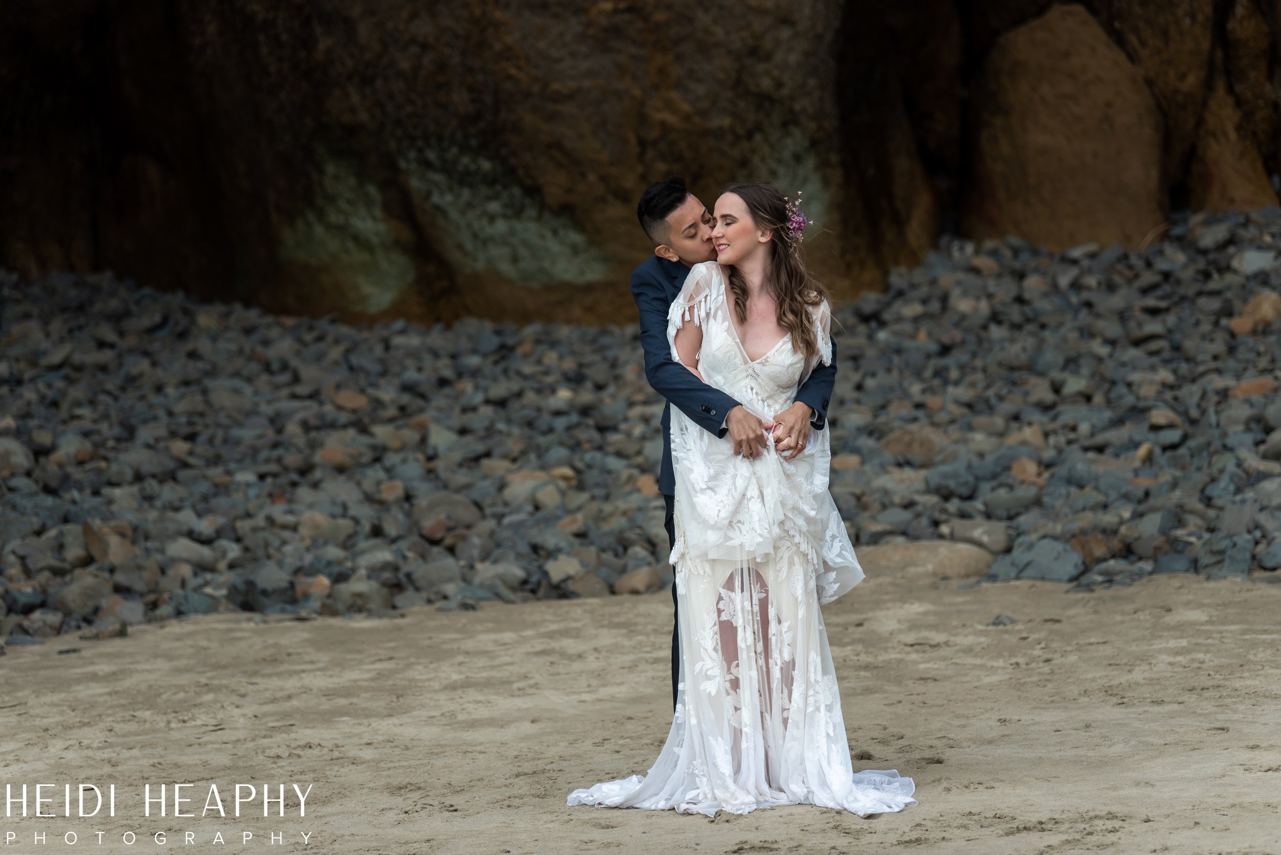 Oregon Coast Elopement, Oregon Coast Wedding, Oregon Coast Photographer, Cannon Beach Wedding, Heidi Heaphy Photography_18.jpg