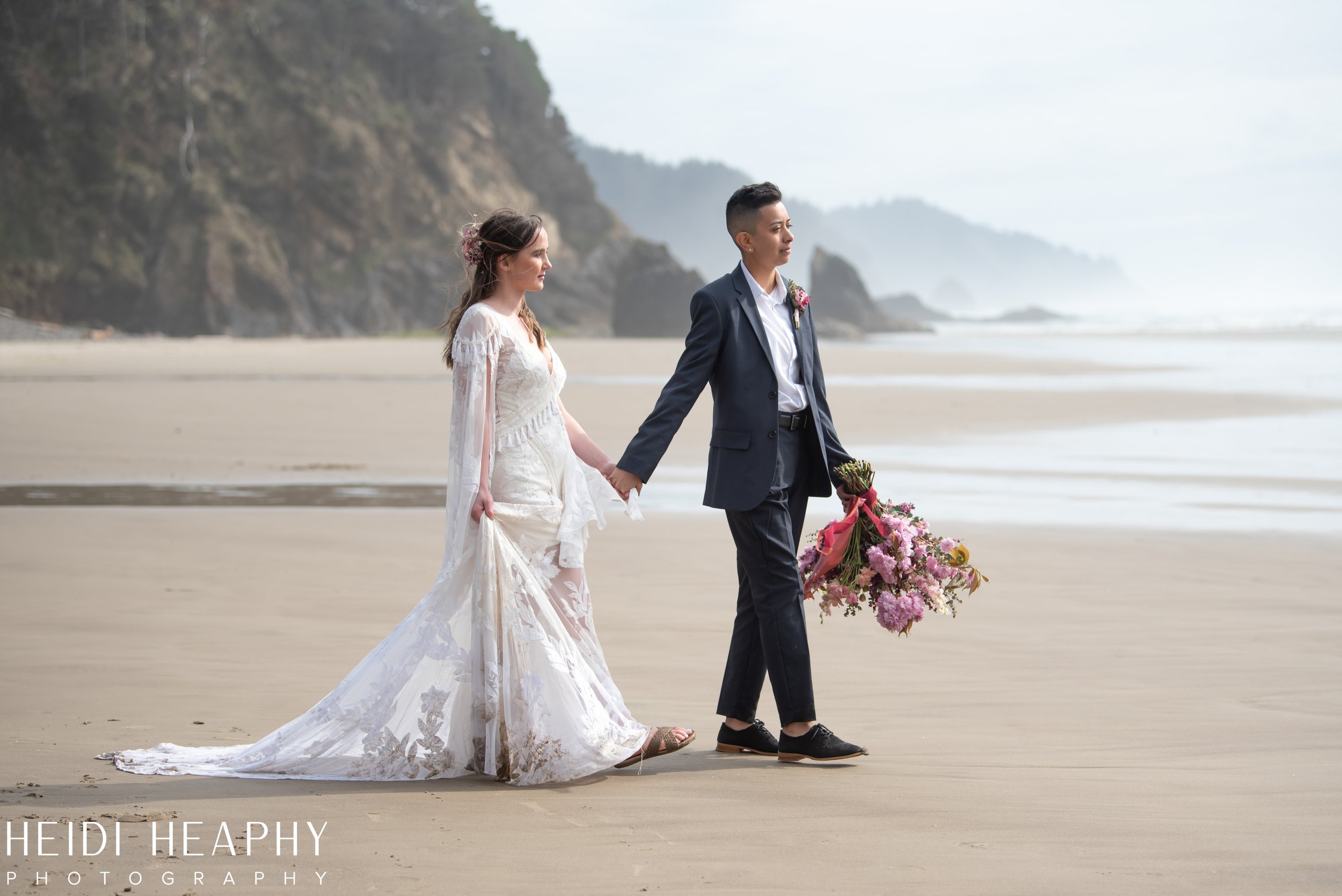 Oregon Coast Elopement, Oregon Coast Wedding, Oregon Coast Photographer, Cannon Beach Wedding, Heidi Heaphy Photography_26.jpg