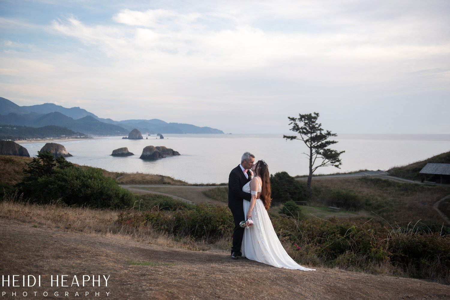 Cannon Beach Wedding, Cannon Beach Photographer, Cannon Beach, Oregon Coast Wedding_31.jpg