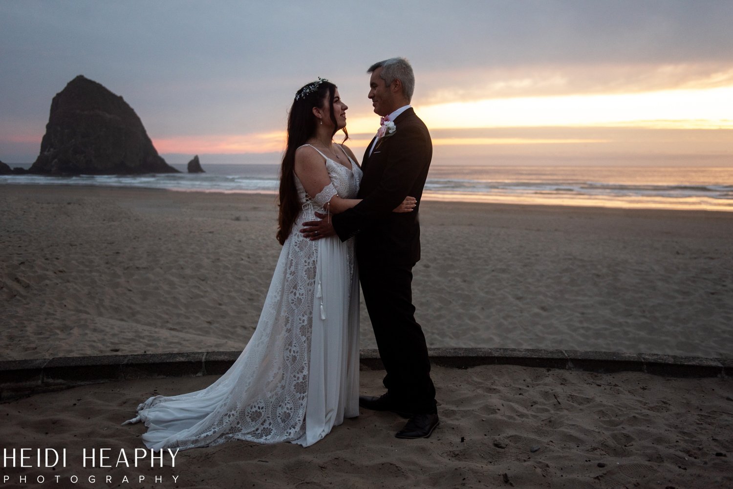 Cannon Beach Wedding, Cannon Beach Photographer, Cannon Beach, Oregon Coast Wedding_49.jpg