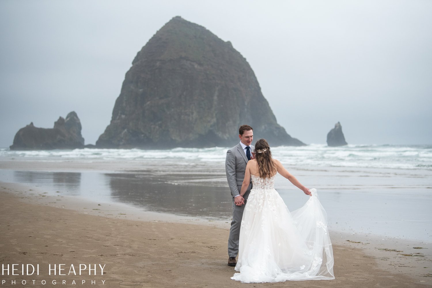 Cannon Beach Wedding, Cannon Beach, Cannon Beach Photographer, Oregon Coast Wedding, Oregon Coast Photographer_19.jpg