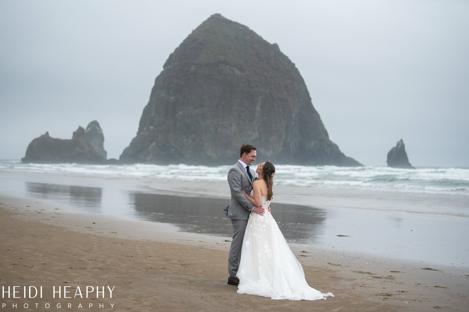 Cannon Beach Wedding, Cannon Beach, Cannon Beach Photographer, Oregon Coast Wedding, Oregon Coast Photographer_20.jpg