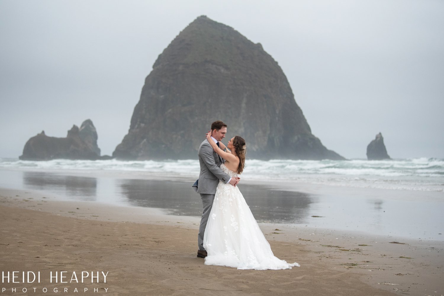 Cannon Beach Wedding, Cannon Beach, Cannon Beach Photographer, Oregon Coast Wedding, Oregon Coast Photographer_21.jpg