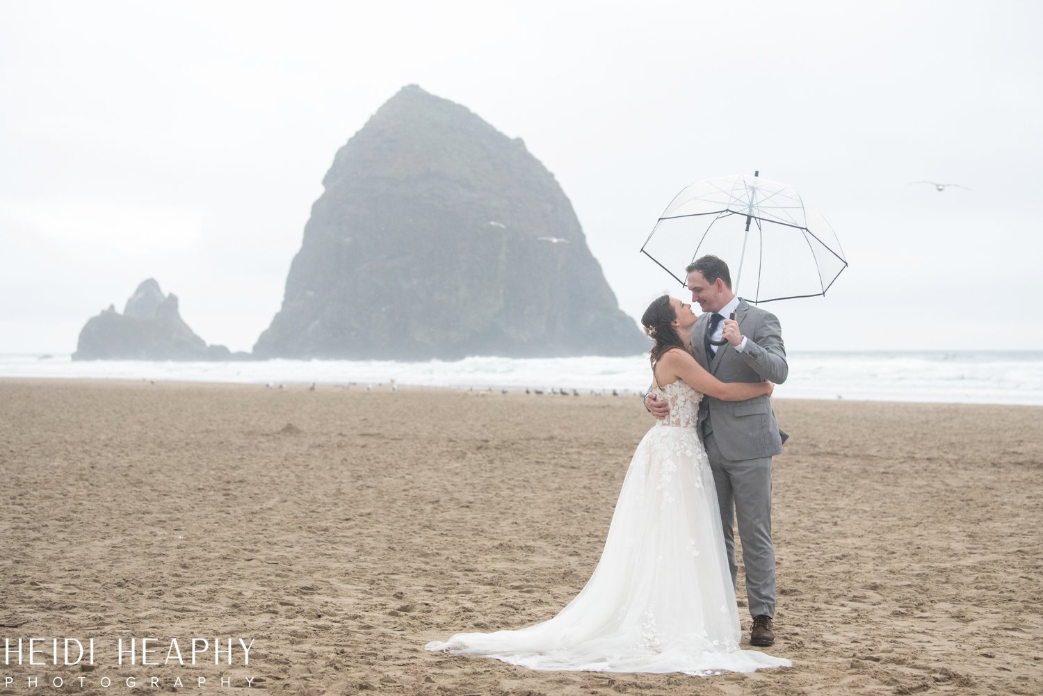 Cannon Beach Wedding, Cannon Beach, Cannon Beach Photographer, Oregon Coast Wedding, Oregon Coast Photographer_31.jpg