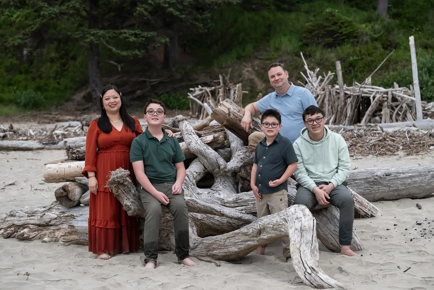 I have met the best people this summer, including this sweet family who were visiting the Oregon Coast for a work/play adventure. The coast did its thing for us and it was an amazing evening.