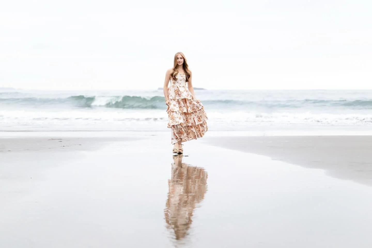 This was such a fun evening at the Oregon Coast with beautiful Lillia. We had to pivot at the last minute on the location and it ended up being the best thing. A really low tide in a spot where Lillia has spent lots of time surfing was perfect. 

~Li