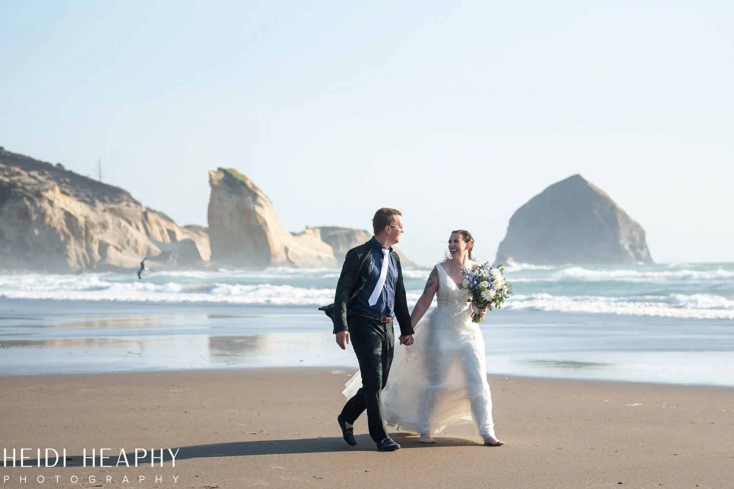 Pacific City Wedding, Cape Kiwanda Wedding, Oregon Coast Photographer, Oregon Coast Wedding Photographer-18.jpg