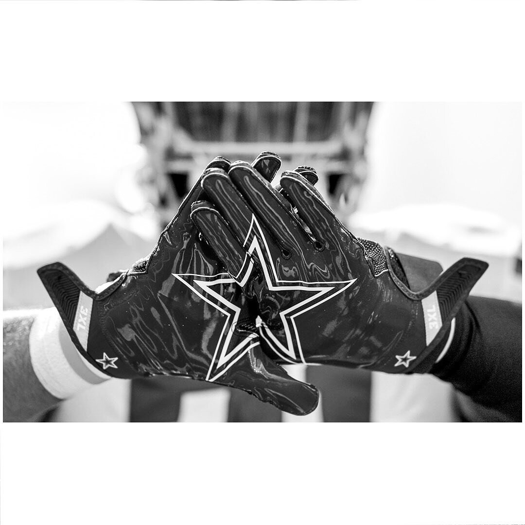 ✭