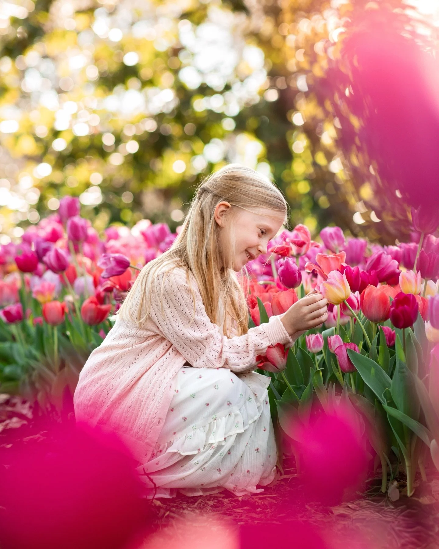 So many stunning tulips 😍 the absolute perfect setting for a mommy and me session, a milestone session or a senior session! I can&rsquo;t wait to have my own mommy and me session there next week. These beauties aren&rsquo;t going to last long so ple