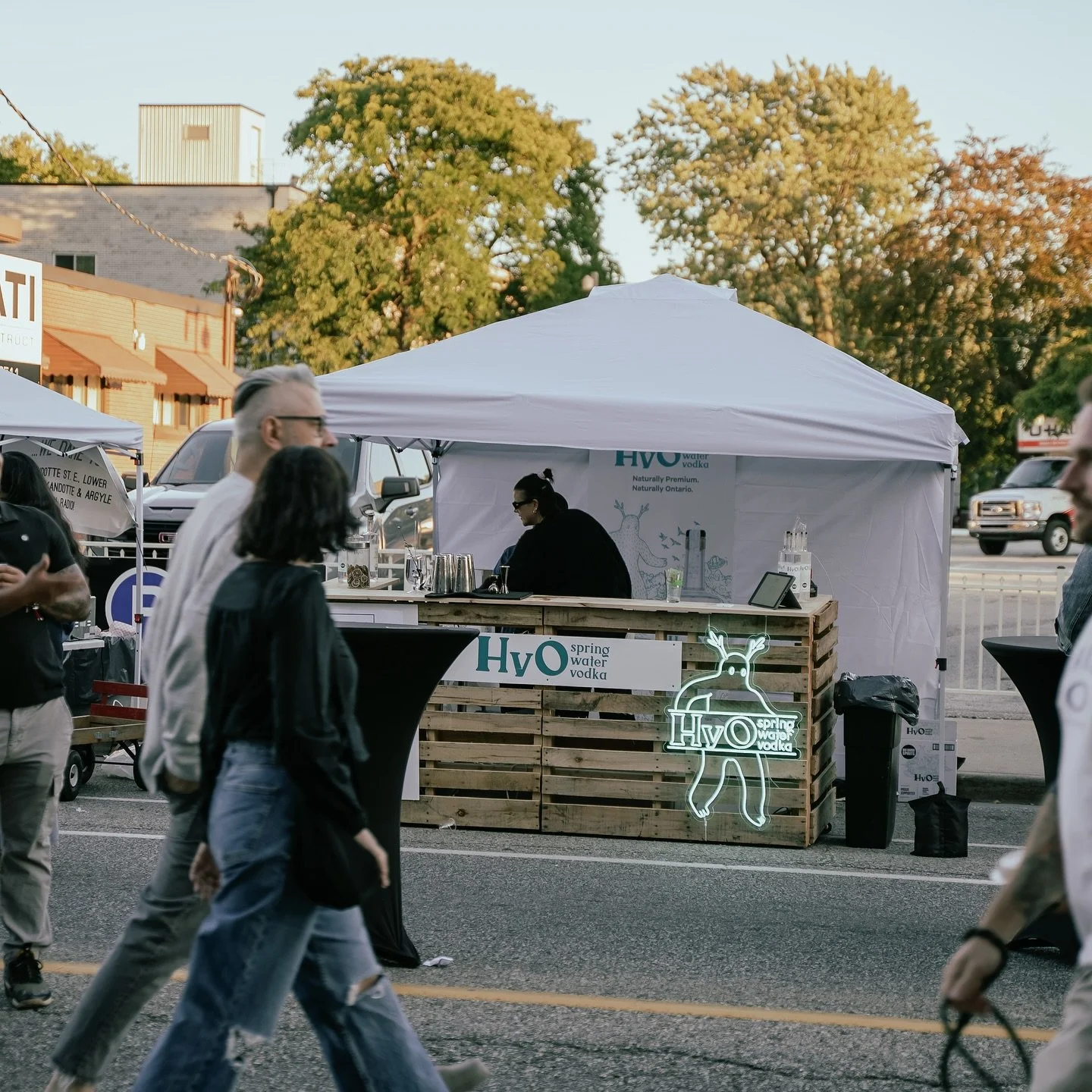 Shaking things up at the Taste of Walkerville! 🍸 We had an amazing time serving up cocktails all day long, teaming up with our friends at Funky Chow Kitchen. The Walkerville community really knows how to bring the energy, and we were stoked to be pa