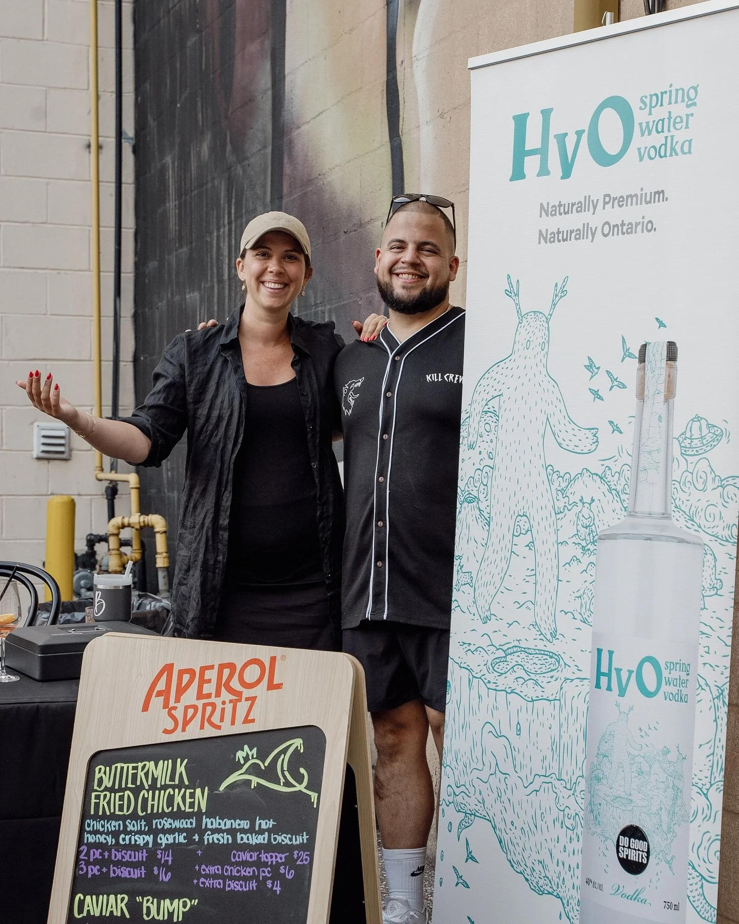 🎉 Happy to have HvO Springwater Vodka be part of the amazing Hummingbird Pop-Up event hosted at Maiden Lane! 🍗✨ They served up caviar bumps paired with vodka shots, bringing a unique twist to the evening alongside the delicious offerings from Sawye