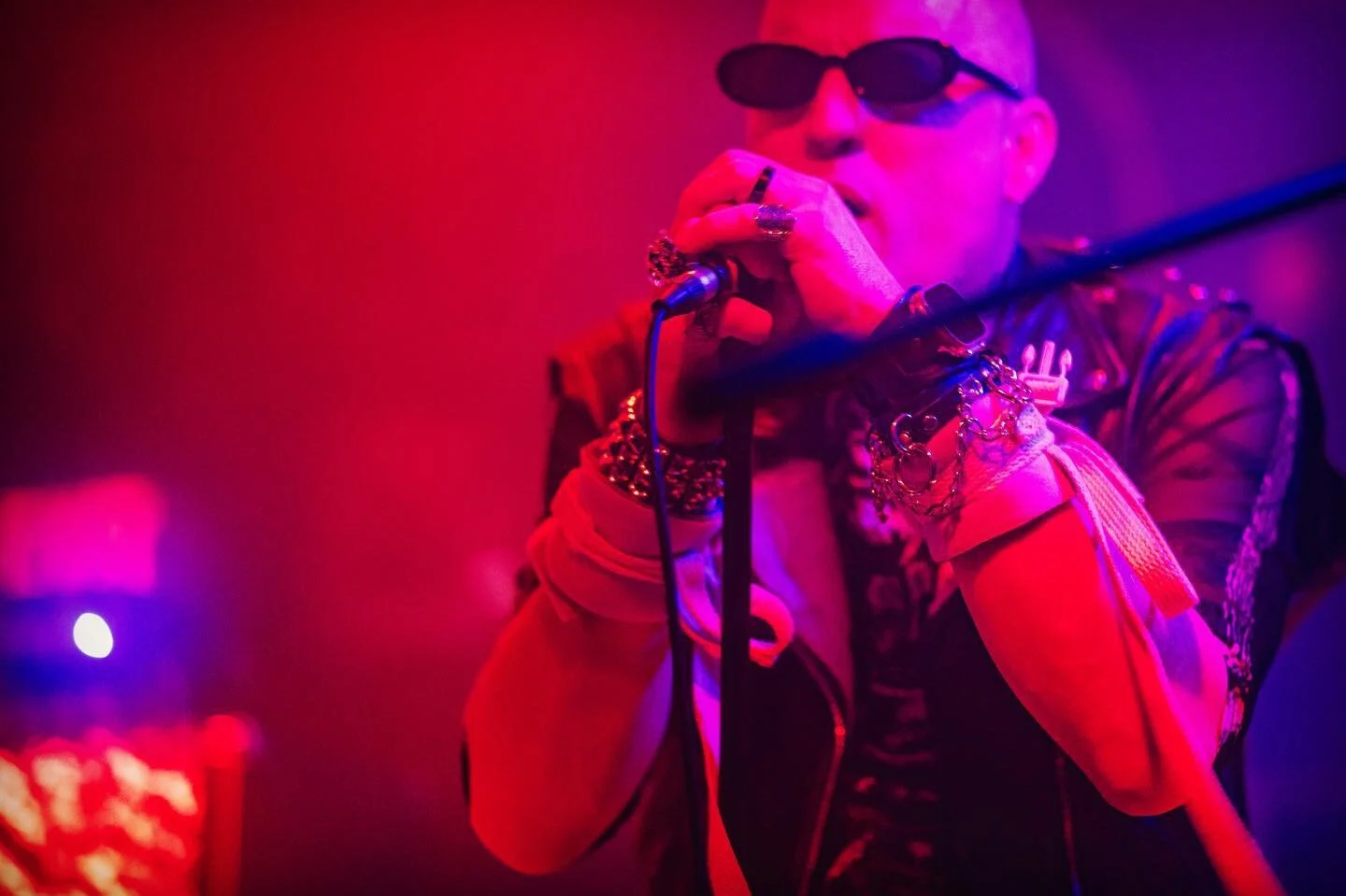 Punks! In ATX
@the.oxys 
#musicphotography #acdcfeels #atx #loud  #sony #sigma #cinebloom20
Bokehville.com