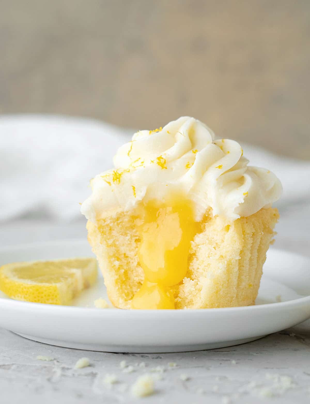 Cupcakes-with-lemon-curd.jpeg
