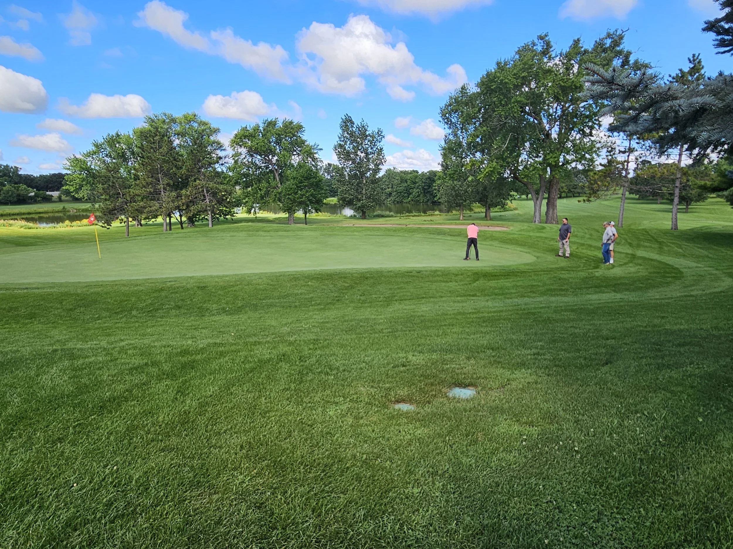 Waylon taking a really long putt.