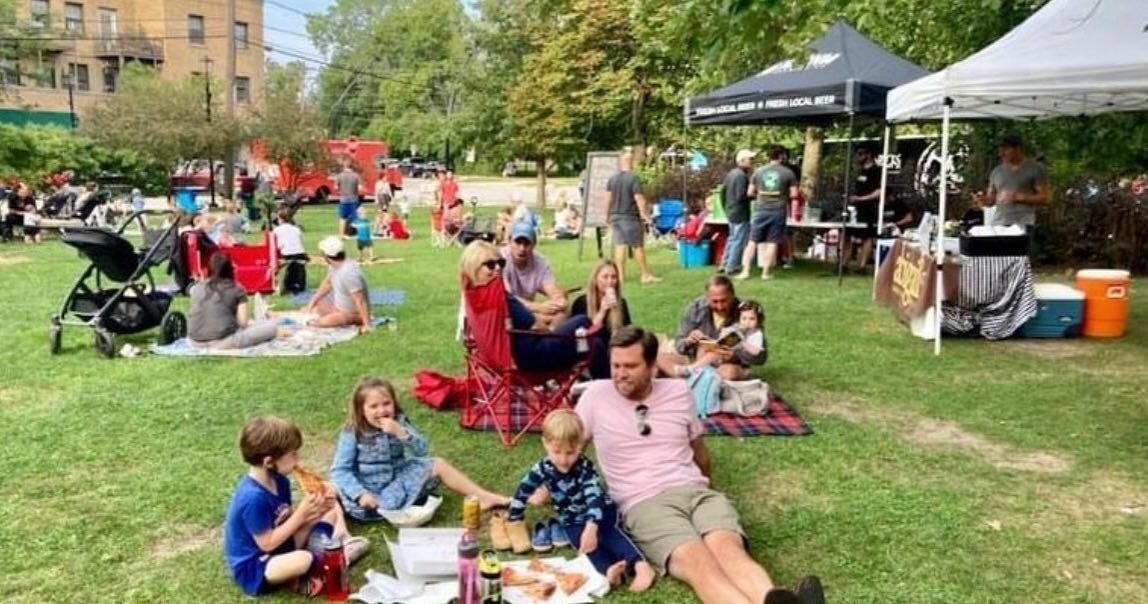 Join us tomorrow from 5-830 PM for Ravinia District Food Truck Thursdays with live music from @trvlbe with folk, rock &amp; blues and @jonladeau with Americana rock n&rsquo; roll!

Food Trucks onsite from 4:30-dusk include:

@louiebfresh 
@aztec_dave