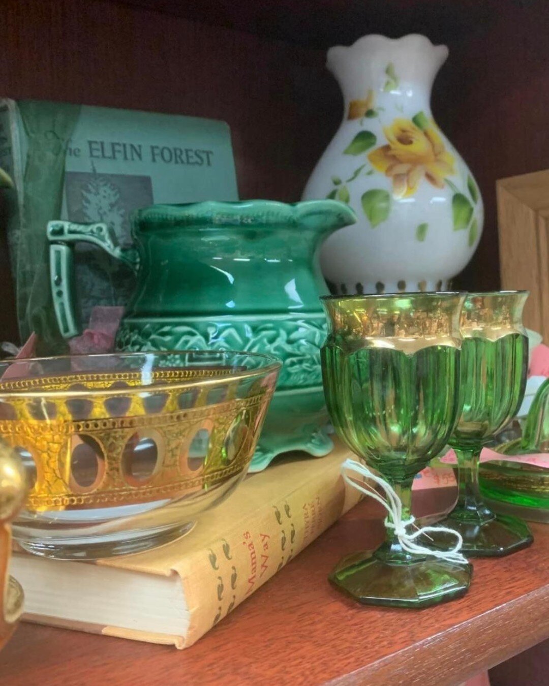 Shop bright and colorful vintage glassware and porcelain to enhance your home at Vintage Rescue.

473 Roger Williams Ave. / 224.507.3766