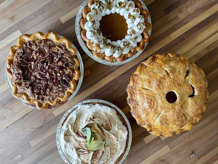 🦃 @milcolibrisbakery is hitting it out of the park with their Thanksgiving menu! Choose from delicious sides and desserts including a variety of pies and quiches, dinner rolls, and cinnamon rolls. 

🦃Order online now for pickup on November 26 (milc
