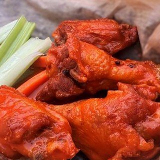 🏈Get your orders in before the big game on Sunday! @bwbshakes is giving you 10% off of your order when you use code PREORDERWINGS before game day.

📷: BWB Shakes | 586 Roger Williams Ave. | 847.748.8759

#Enjoy #EnjoyHP #EnjoyHighlandPark #Highland
