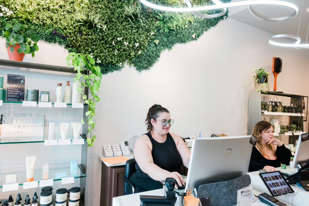 GORDON SALON (1).png