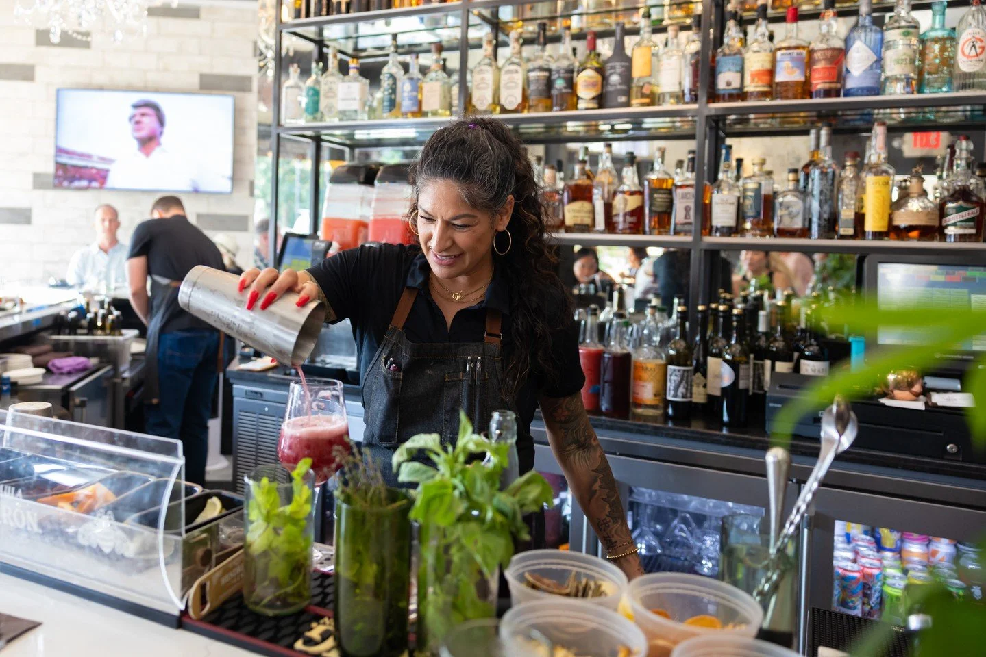 It's #MerchantMonday. 

Say hello to neighborhood favorite @AbigailsBistro &mdash; where classic American comfort meets elevated, seasonal flavor. Whether you&rsquo;re stopping in for a cozy dinner, weekend brunch, or a relaxing glass of wine, Abigai