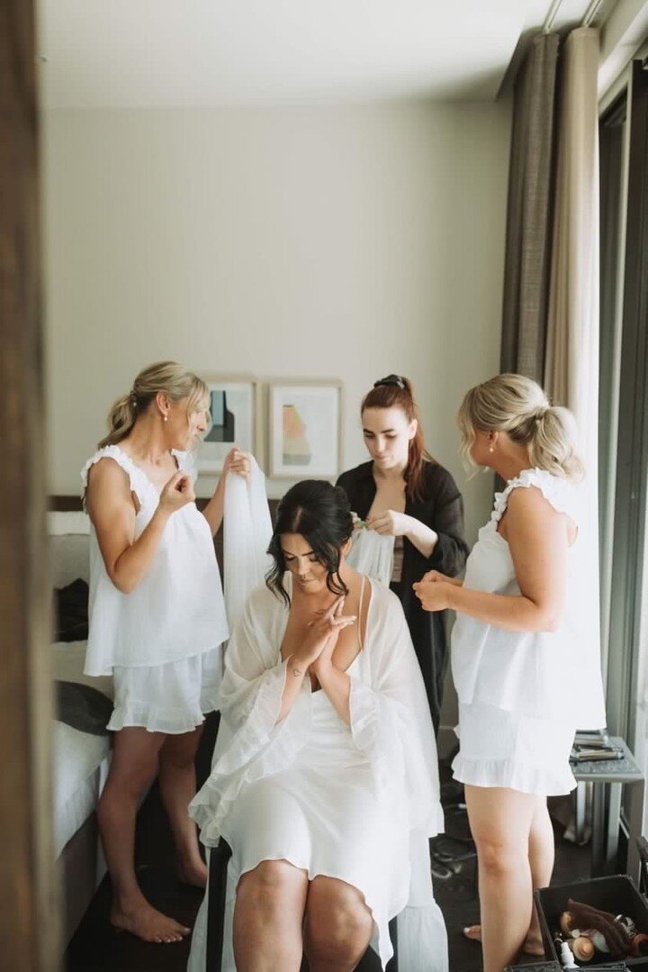 A little in the action moment 🤍

There really is no better vibe than a wedding morning. It&rsquo;s quite simply, one of our favourite moments to be a part of.

Creating magic with our stunning brides as our muse.
.
.
.
#longhairstyles#bendigohairext