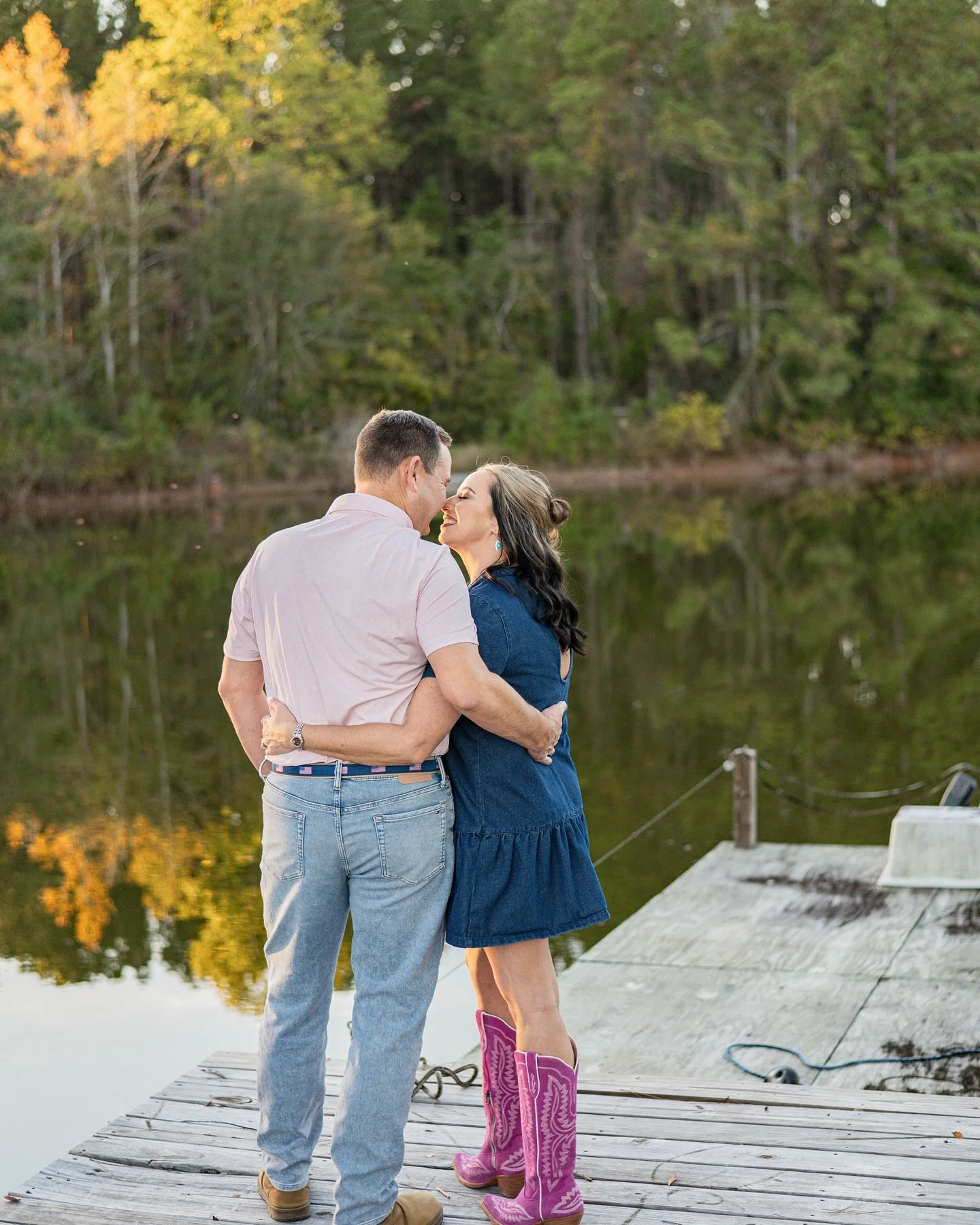 I love an at home session 🤩 Maggie &amp; David have this beautiful house in Statesboro and it was a dream to shoot at! Cotton fields, a pond, the cutest dogs + two people who are so evidently in love. 

Savannah Ga Photographer | Statesboro Weddings