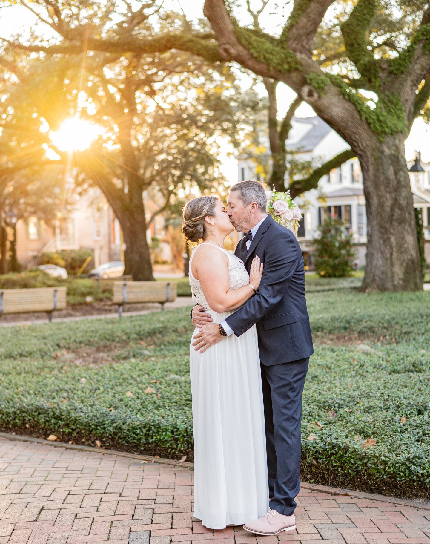 A golden hour elopement in Savannah Ga ✨

Savannah Wedding Photographer | Savannah Ga Weddings | Savannah Elopement Photography

@savweddings