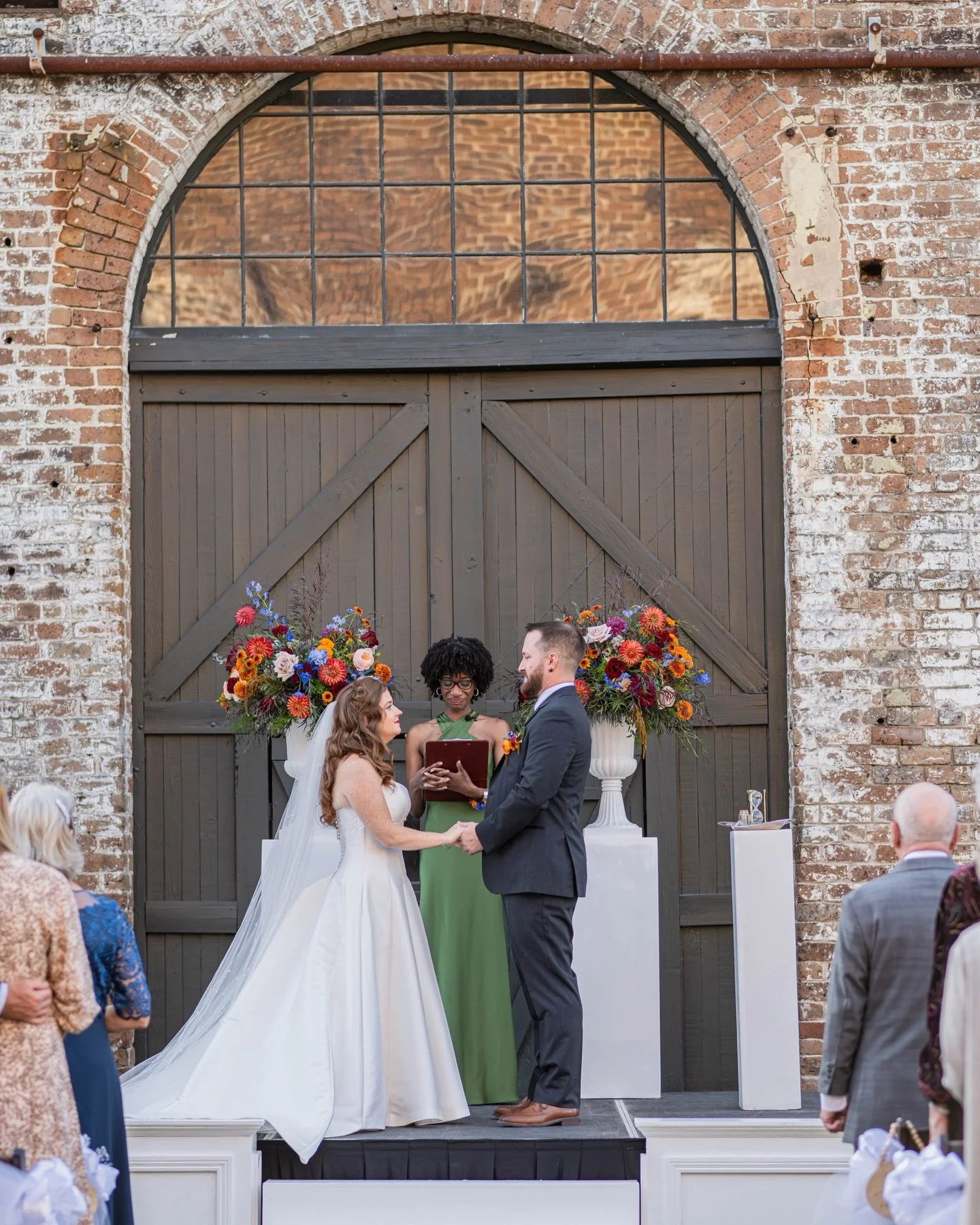 I delivered this gorgeous fall Savannah wedding gallery yesterday so I had to share some more of my favorites✨

I loved absolutely everything about this day. The colors, the details, the people. 

Savannah Wedding Photographer | Savannah Wedding Phot