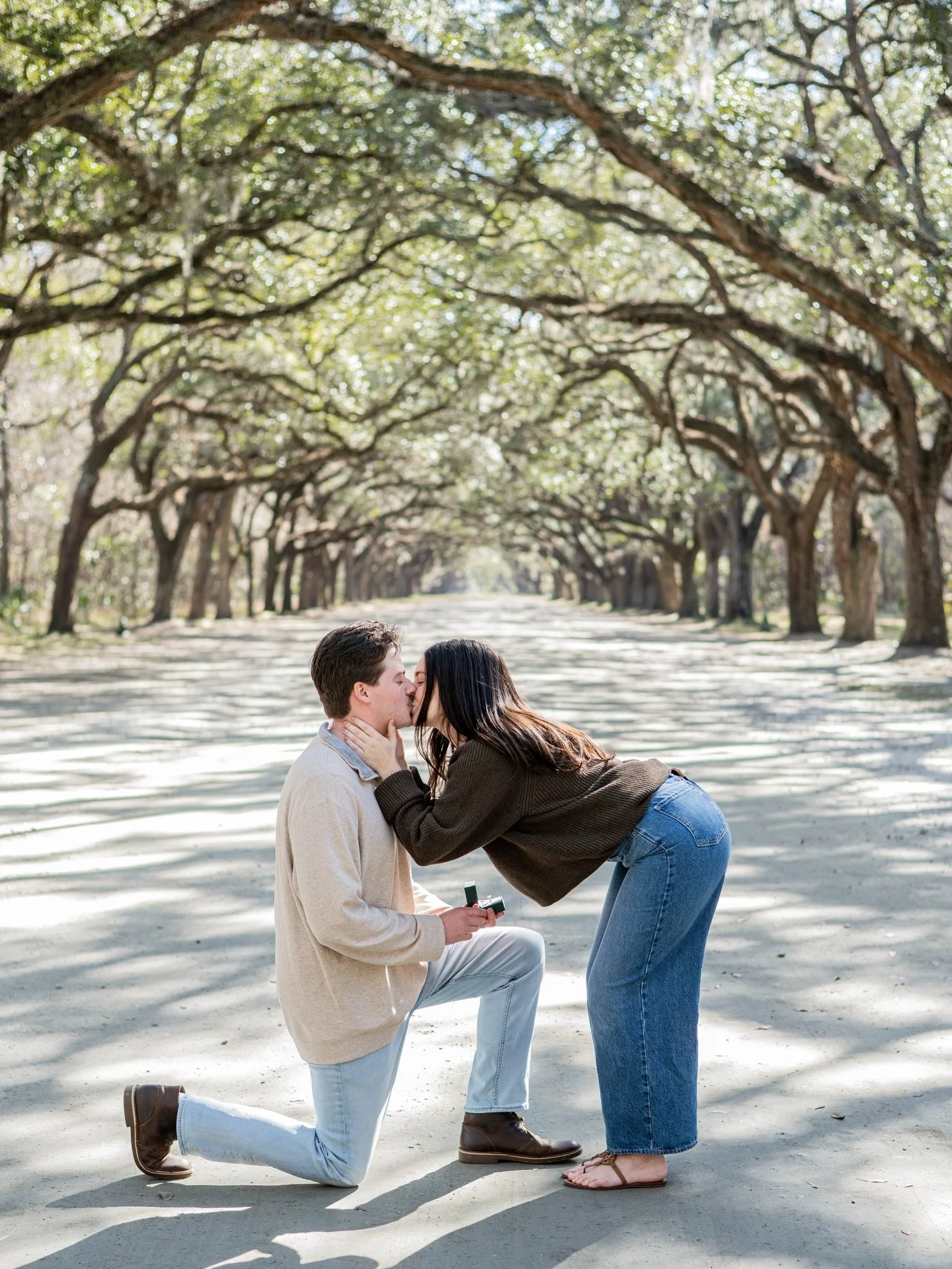 Savannah surprise proposals under the oaks 🤩