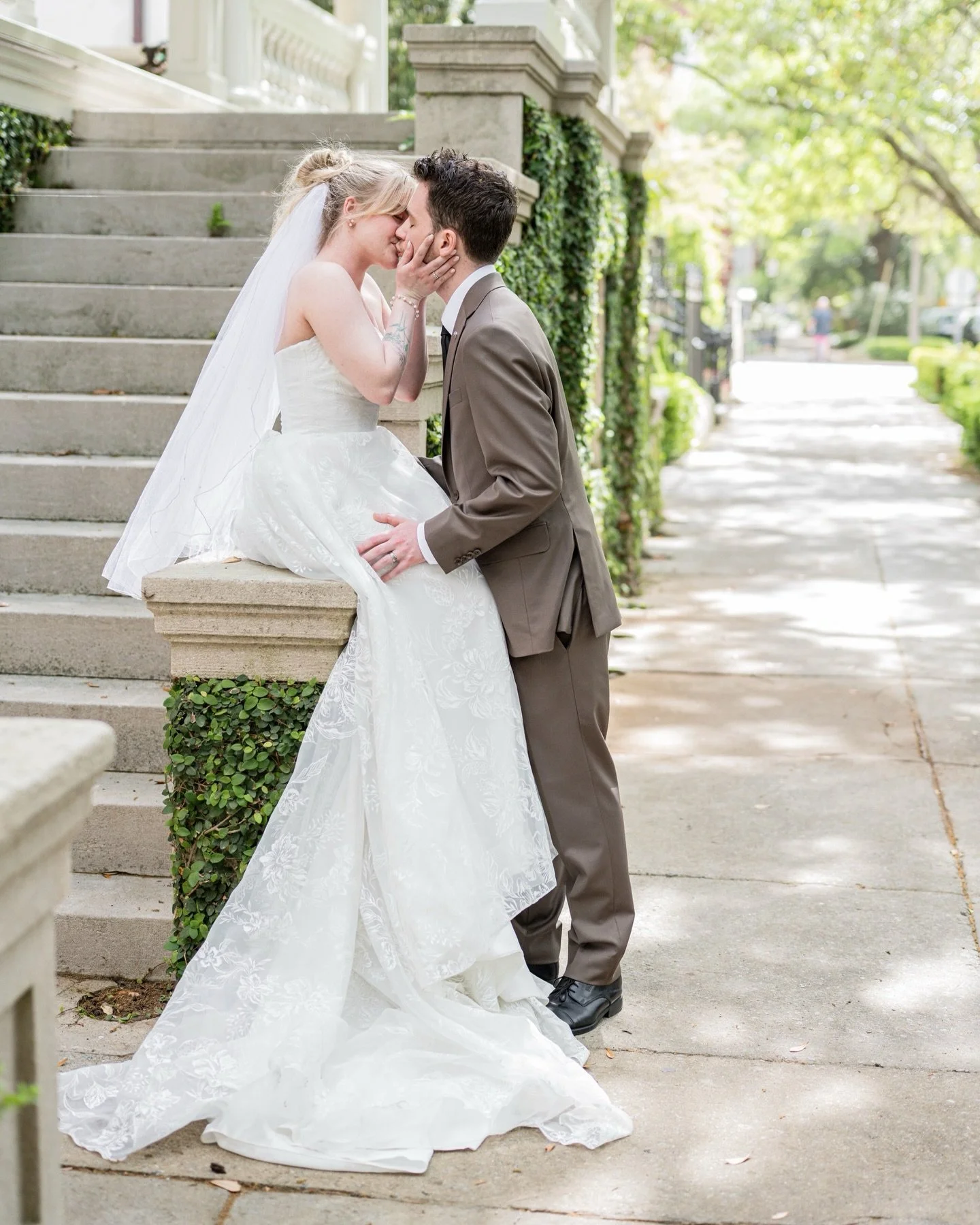 A simple and elegant Savannah morning elopement with Dahlia &amp; Ben ✨ 

@savweddings