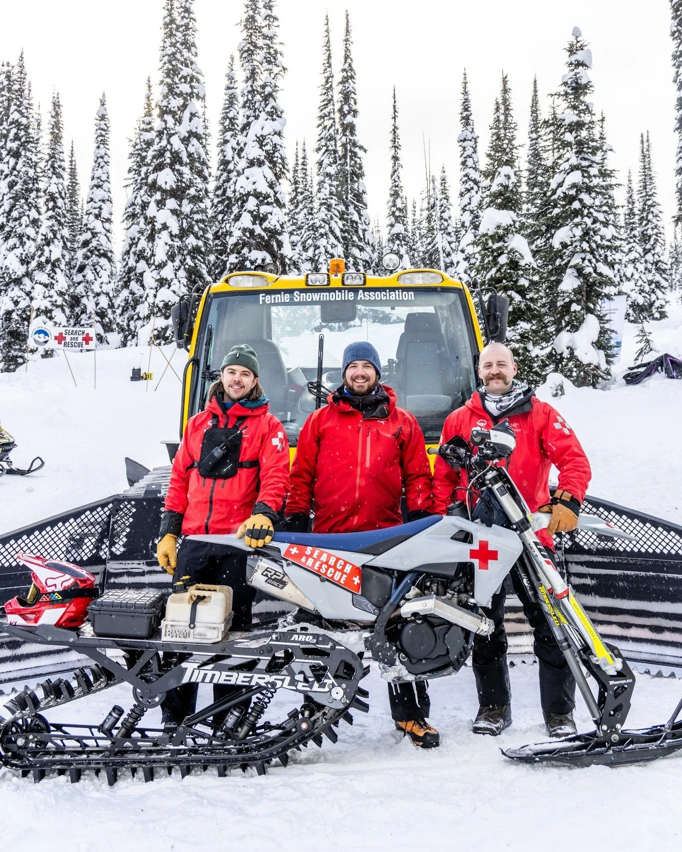Fernie Search and Rescue: the friendliest folks you never want to need. 🙌 Season&rsquo;s starting, which means it&rsquo;s time to get dialed in:

✚ Take a first aid course with your crew

✚ Update your SOS contacts &amp; devices

✚ Inspect and repla