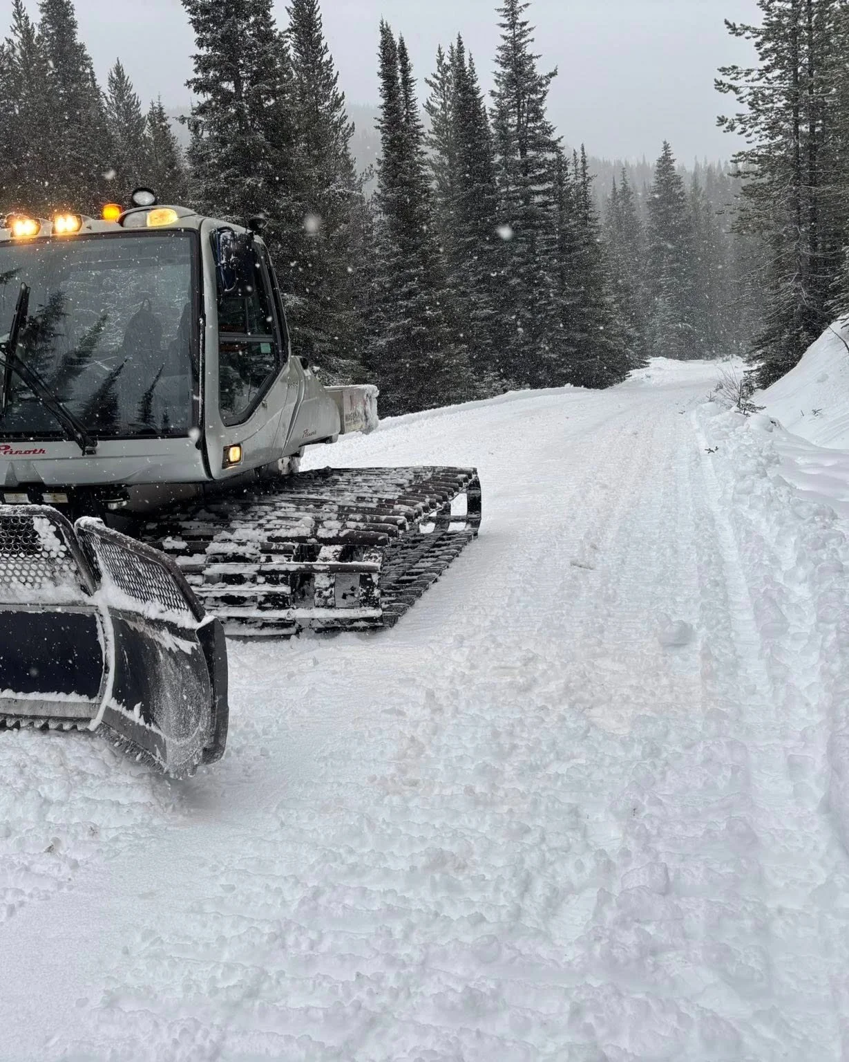 Corbin is now OPEN! Trail was track packed yesterday from the staging area to the Rain Gauge. Early season conditions are in effect and conditions are variable, so please ride with caution. 

👉 Get the full grooming report, memberships and day ticke