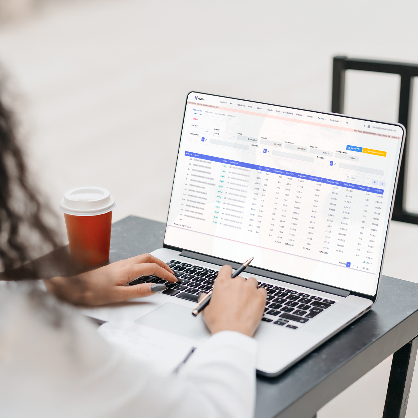 Conoce los aspectos clave del reparto de utilidades en México, incluyendo plazos, cálculo, topes y excepciones para cumplir con la PTU conforme a la Ley Federal del Trabajo.