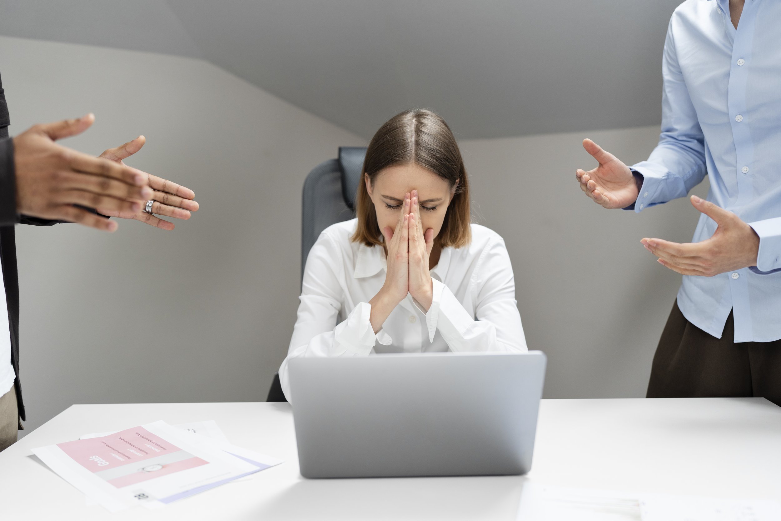 El quiebre silencioso refleja una ruptura silenciosa del compromiso laboral que afecta la salud mental y el desempeño a largo plazo.