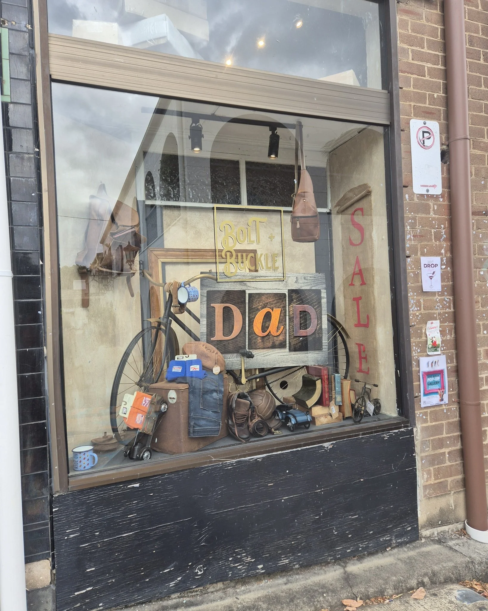 Just loved this window display in Murwillumbah....Happy Father's Day