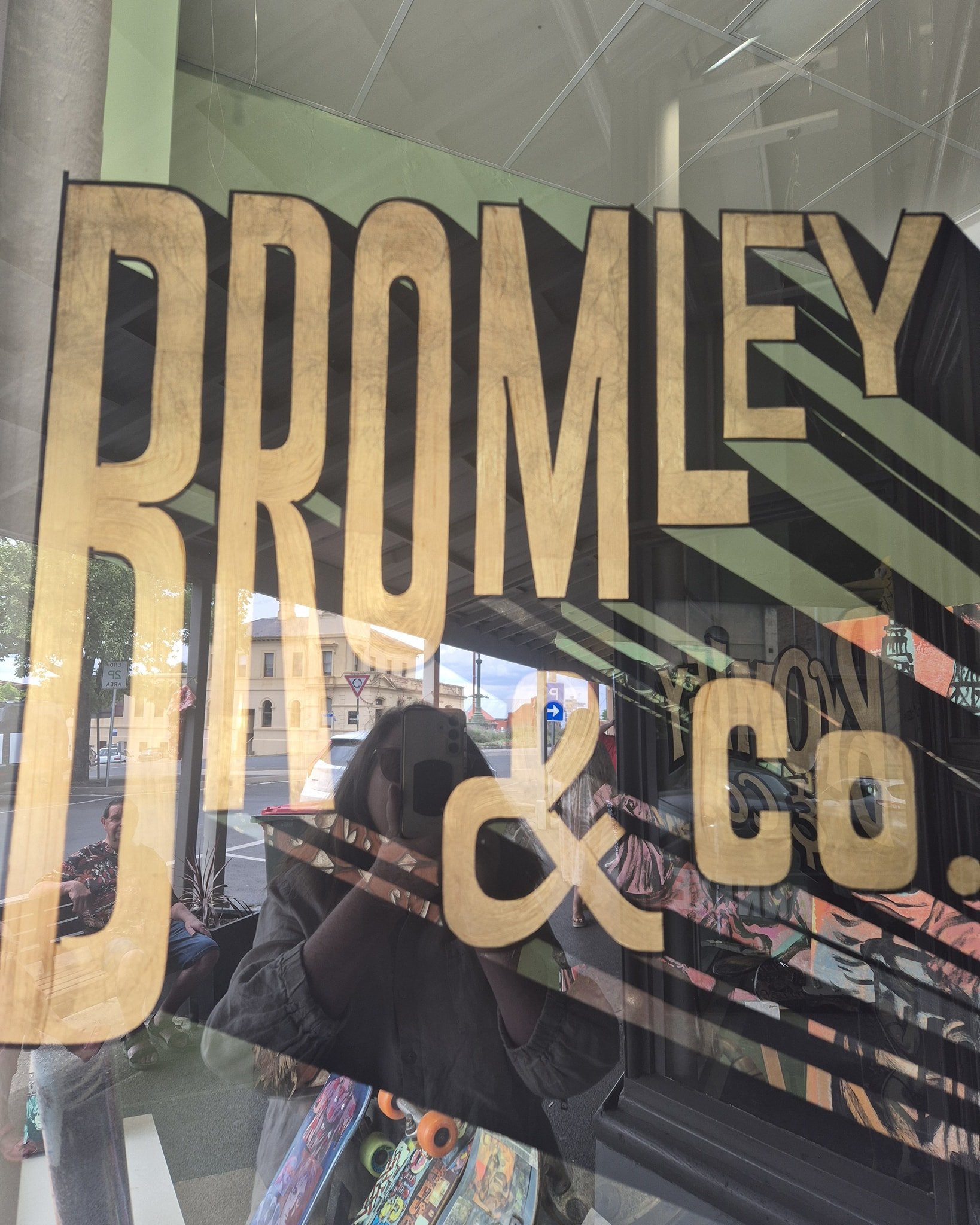 Had a great day out and about the Dalesford area. I believe there is a Bromley exhibition coming to Gallery One in Qld soon! I will find out some details!
Had a lovely time looking in the Bromley Gallery in Dalesford.
@Bromley&amp;Co @bromleyandco.co