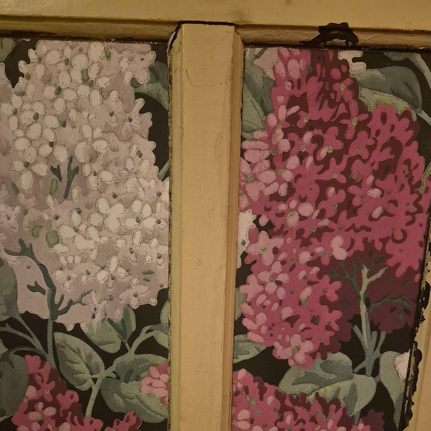 Some design patterns from old wall paper, wall and painted doors. Just Love them!
Photos taken in the Ballarat and Castlemaine area #ballaratcreatives #ballaratliving #castlemainevictoria #castlemainevictoriangoldfields