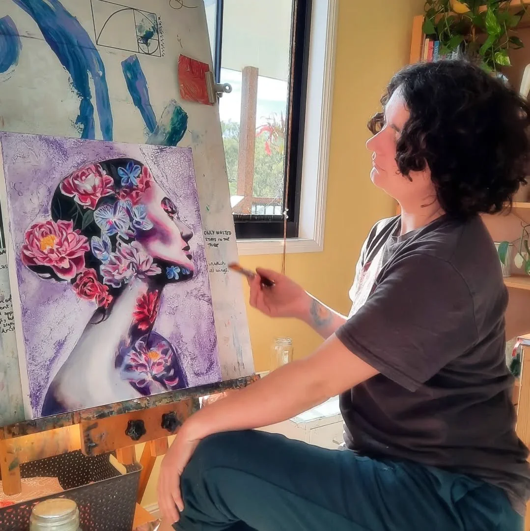 Painting away in the studio, letting the noise of the rest of the world just fall quietly away...

#workinprogress #artiststudio #artwork #mixedmedia #oilpainting #brushstrokes
