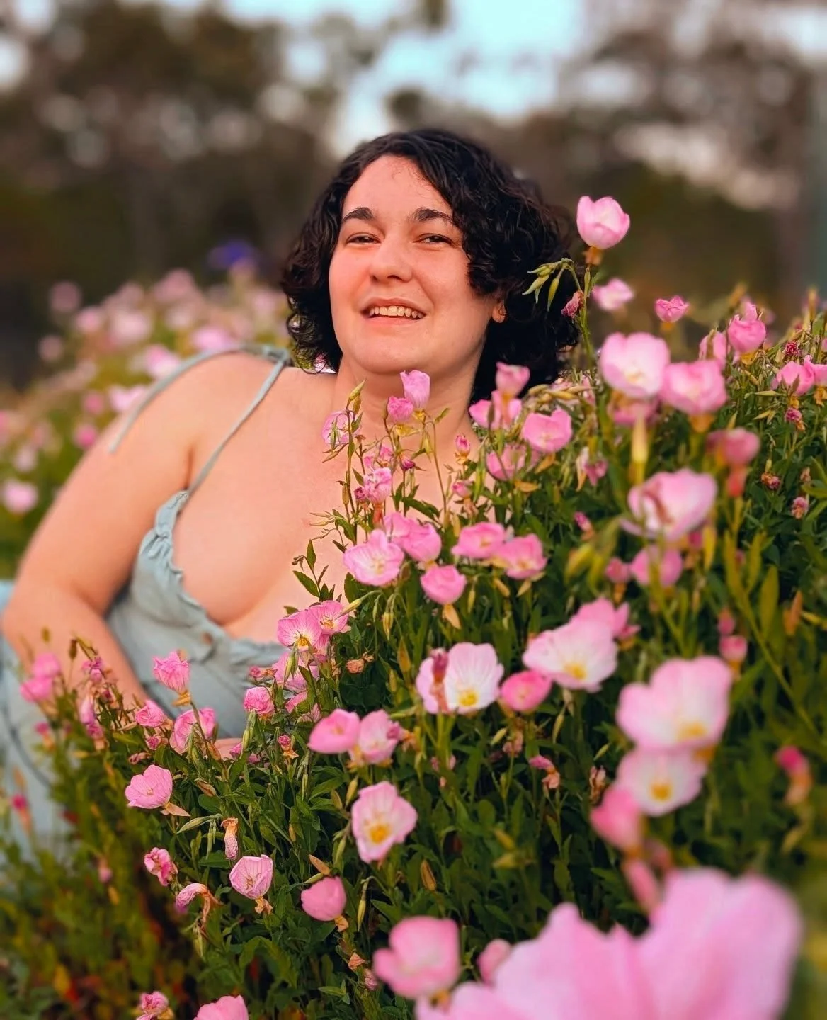 𝐏𝐮𝐫𝐬𝐮𝐞 𝐲𝐨𝐮𝐫 𝐩𝐚𝐬𝐬𝐢𝐨𝐧 🎨
I'm Madison Storm, I am an artist. I have pursued my creativity all my life. I fell in love with drawing at a young age and pursued my passion at art school. I have been a painter for the last 8 years which gui