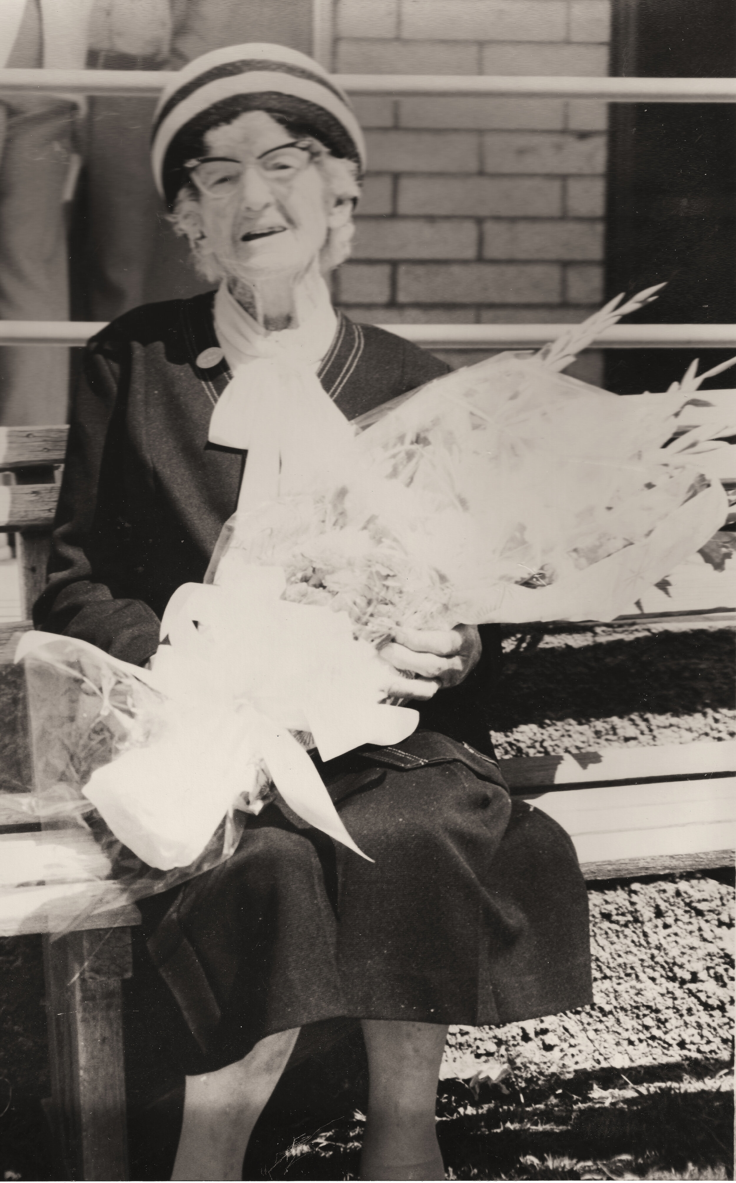 Matriarch Lila Eade aged 100 at her final Deloraine Easter races in 1984.