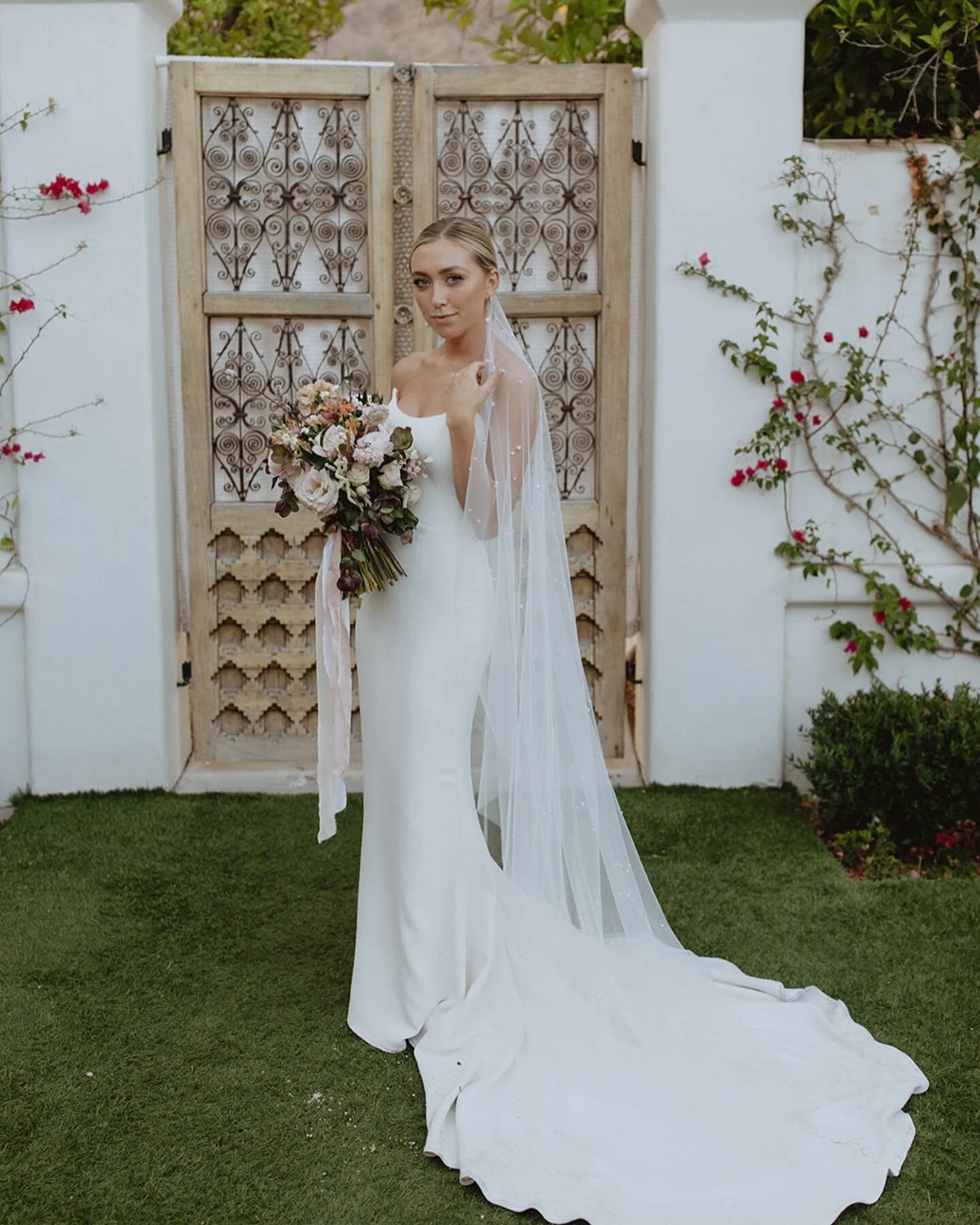 One thing I love about opening Frankie Jane is the amazing women we meet. And @kay__lyn is one of them! Please enjoy her wedding photos as much as I do🤍

*Swipe to the end to see when Kayla said yes to our Aster Gown by @angelriverabride