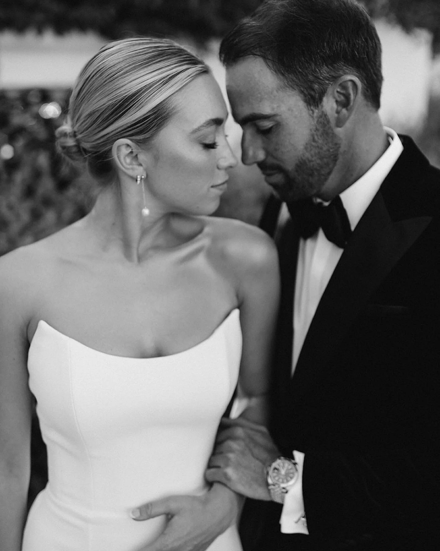 Black and white hits different 🖤🤍

#realbride #weddingdress #fjbride