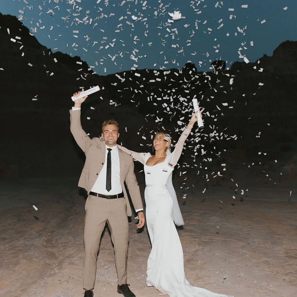Pop the confetti, it&rsquo;s the weekend and it&rsquo;s time for us to help you find your dream dress 🎊✨

#realbride #fjbride #sarahsevenloveclub #modernbride