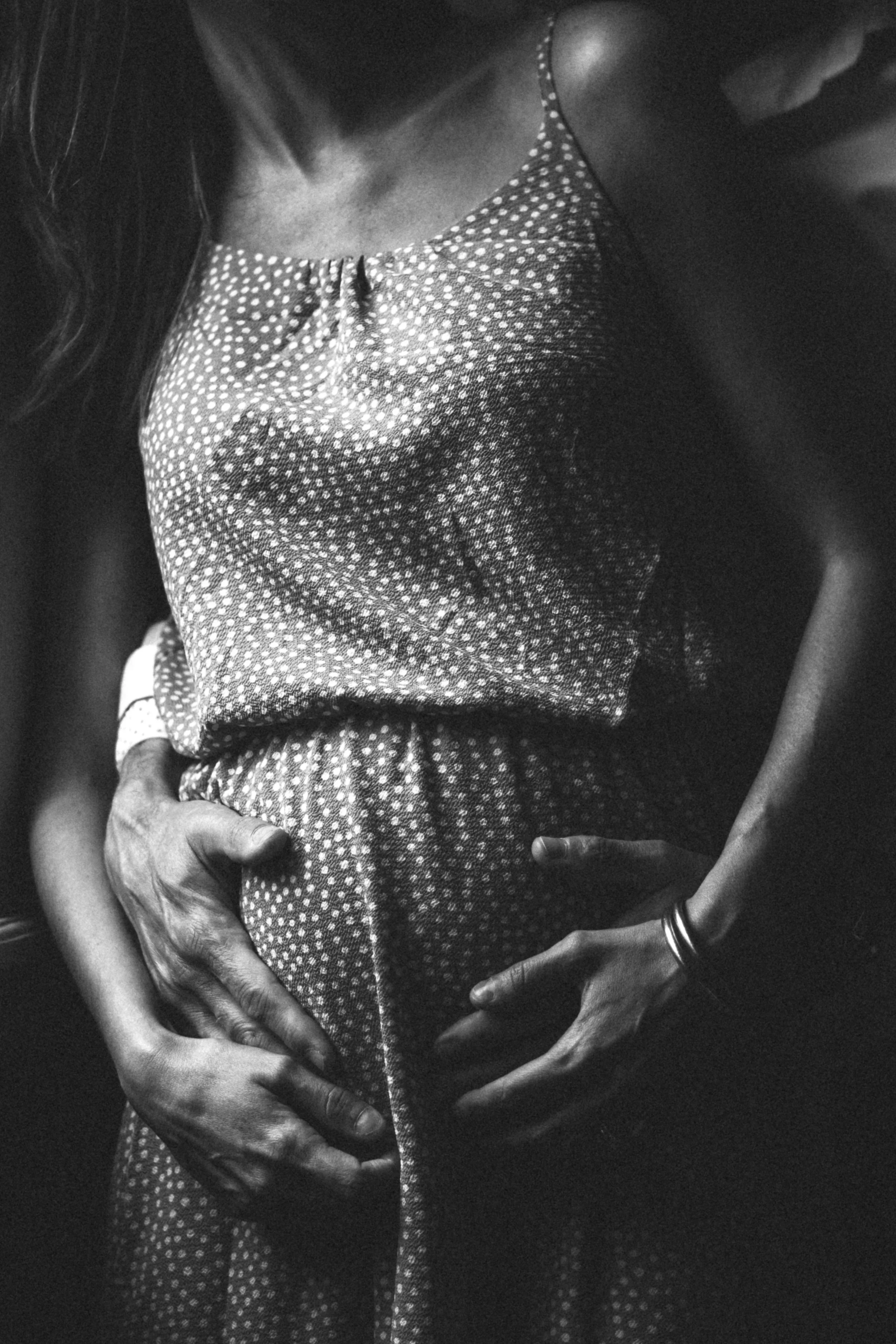 Black-and-white maternity fashion editorial by VdVisuals